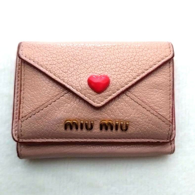 MIUMIU 折り財布 ラブレター ゴールドロゴ ハート ピンクベージュ