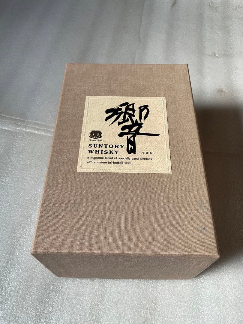 サントリーウイスキー。HIBIKI響。SH-01。【箱入り金キャップ旧ラベル】。
