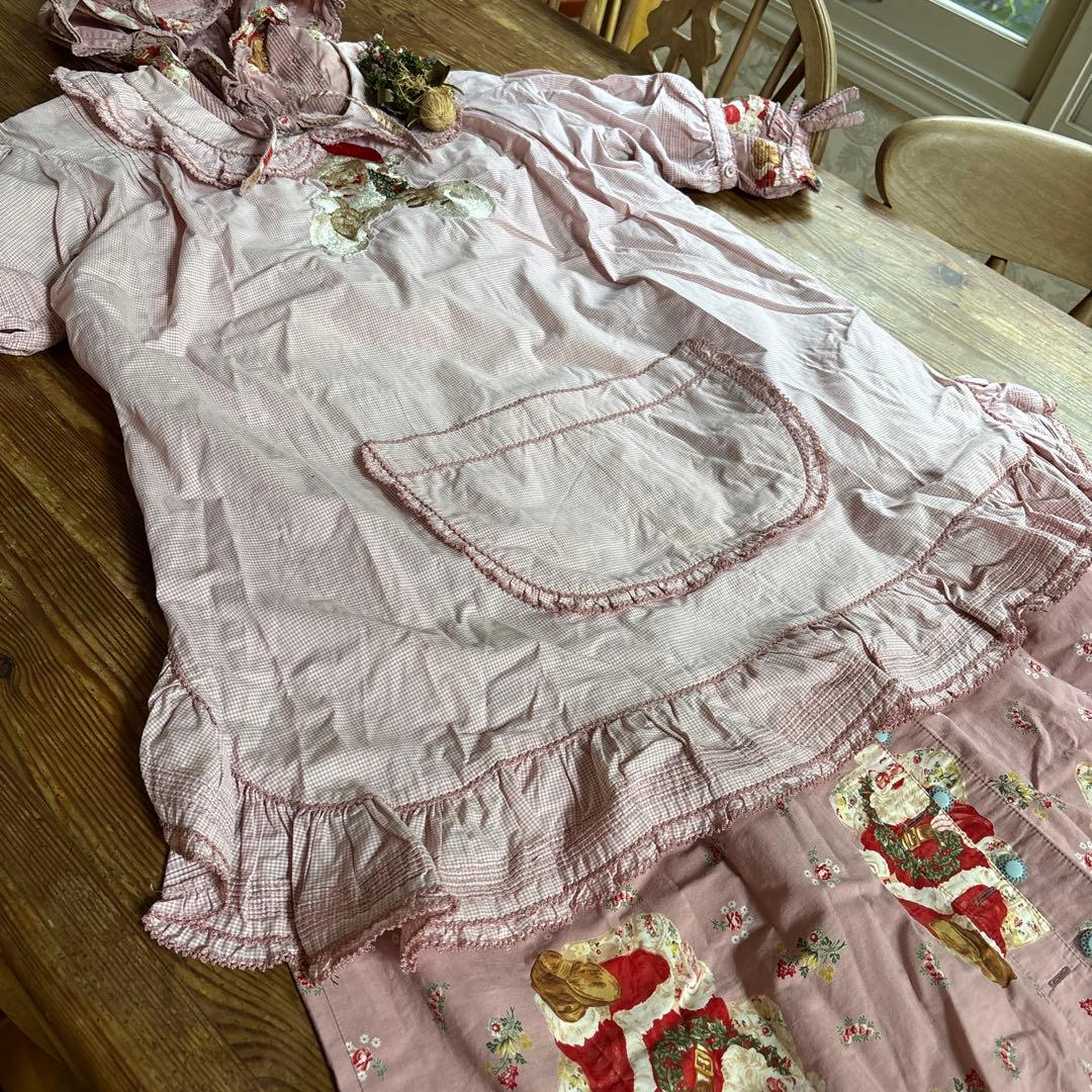 サンタ刺繍ピンクハウスのタブリエ ワンダフルワールド