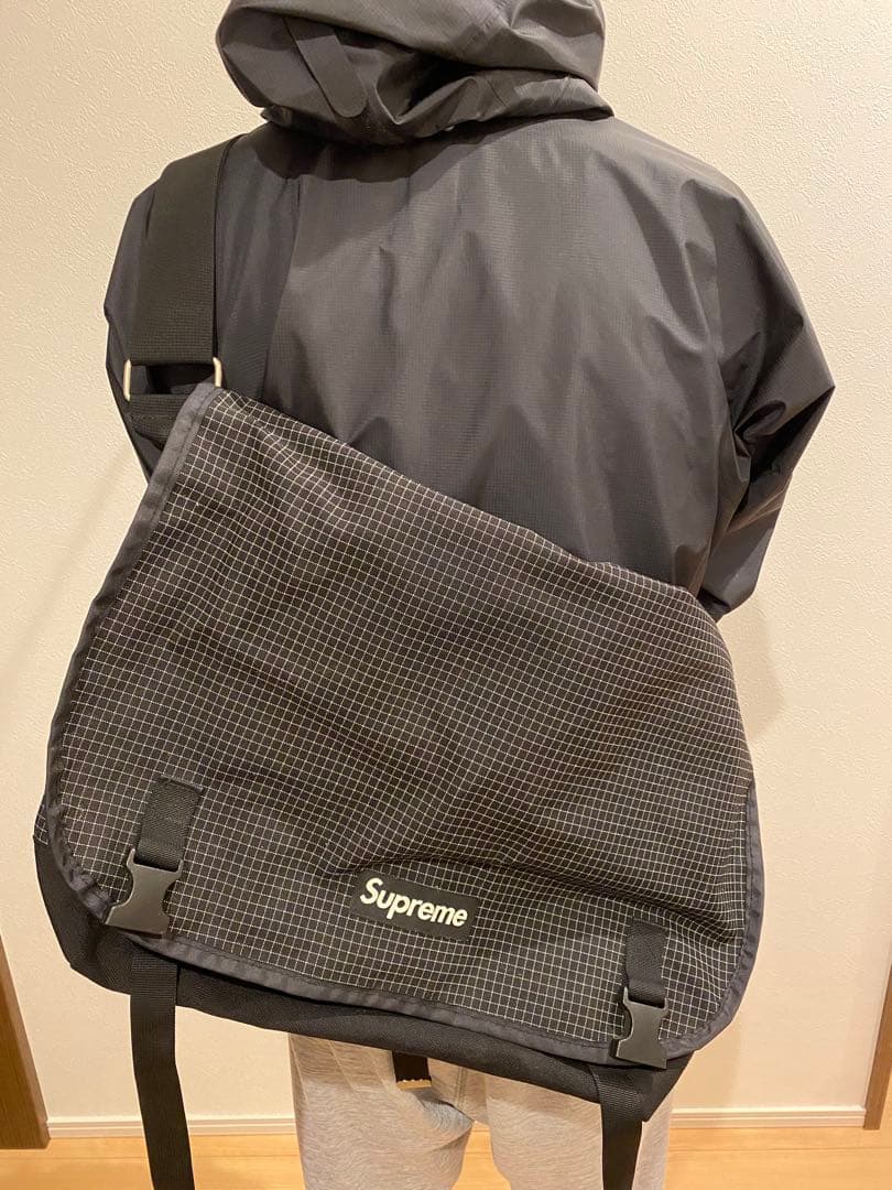 Supreme グリッドパターン　メッセンジャーバッグ　　ショルダーバッグ