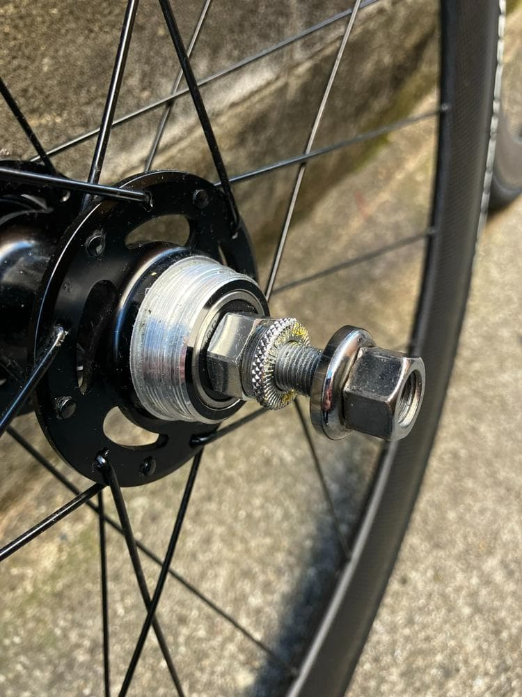 ピストー カーボンホイールセットー NovatecハブThickslickタイヤ