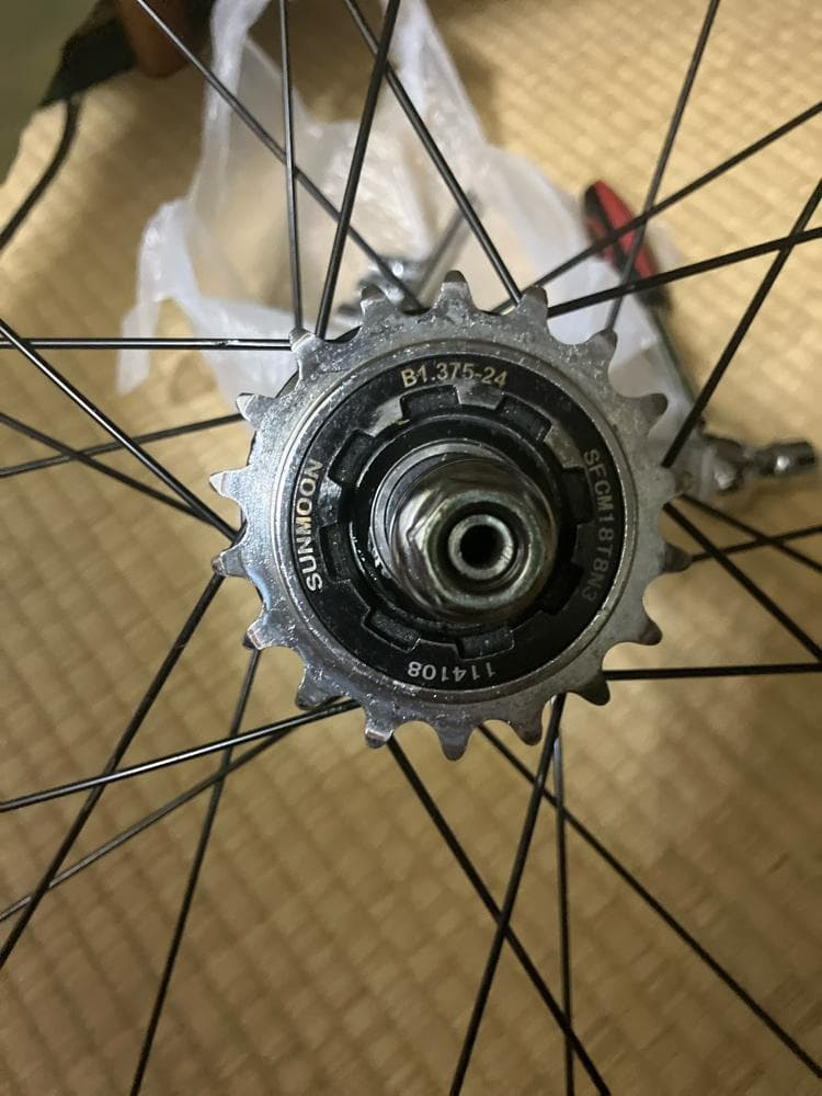 ピストー カーボンホイールセットー NovatecハブThickslickタイヤ