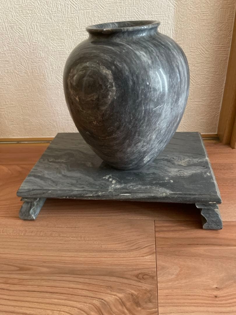 グレー大理石製花瓶