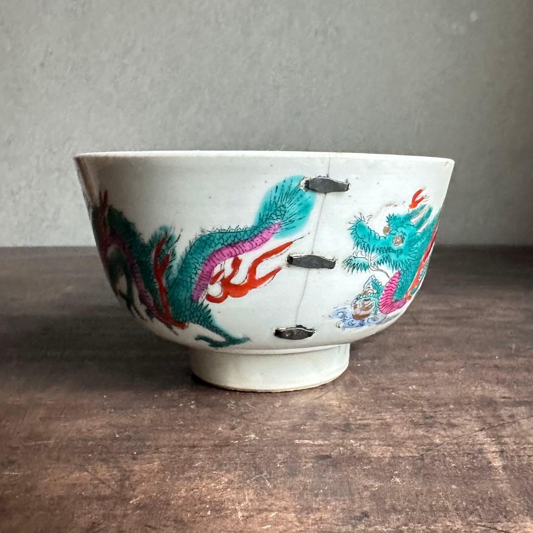 【希少珍品】中国美術　茶碗　在印　景徳鎮　成化年製　白磁　赤絵　色絵　粉彩　龍図
