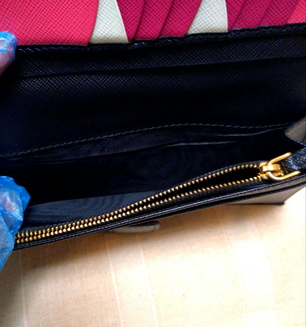 超美品　PRADA 黒　二つ折り財布　箱　カード付き