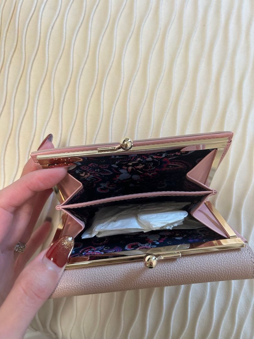 ちび　蝶の装飾付きピンク二つ折り財布　ANNA SUI アナスイ