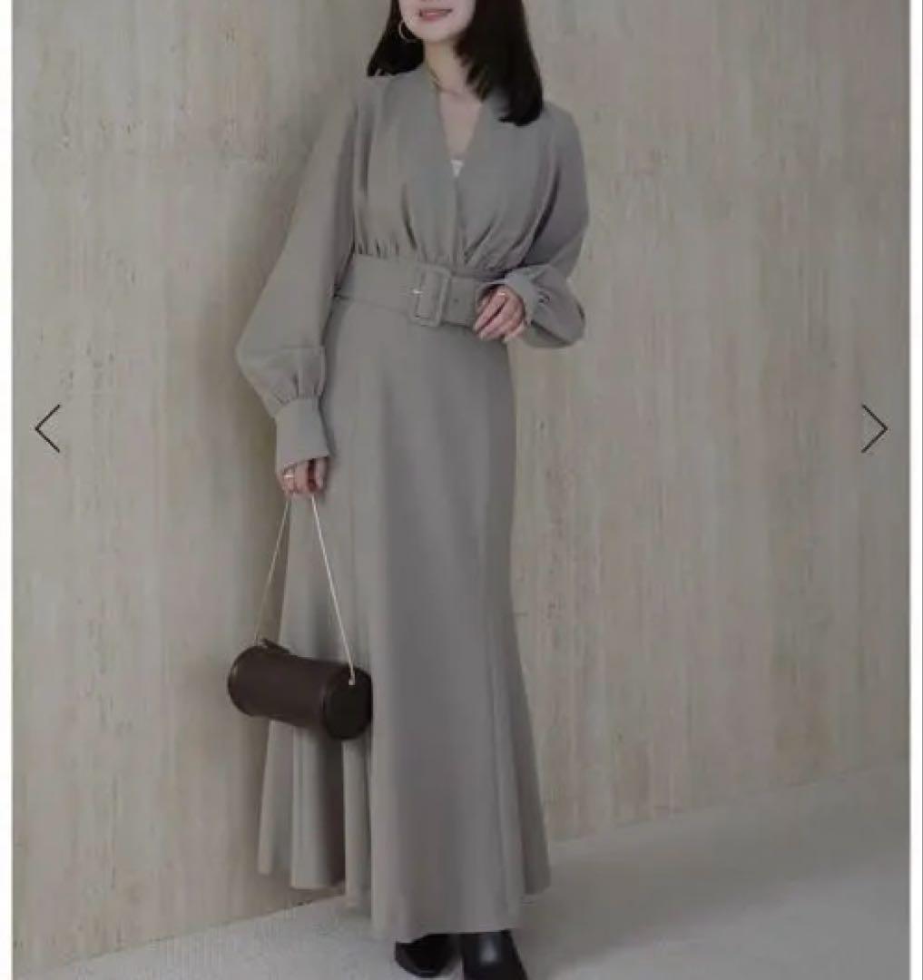 anuans ノーカラーナローワンピース