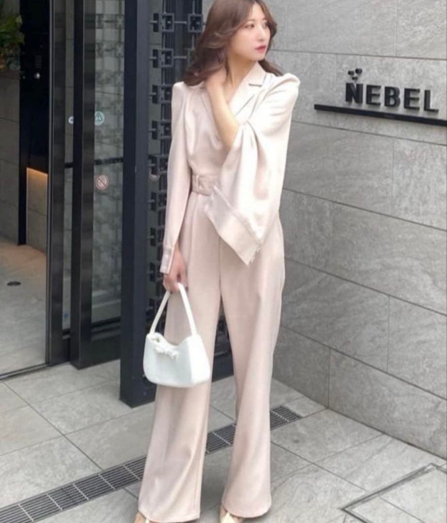 《新品タグ付き》 PARTY ベルト付ケープ風オールインワン