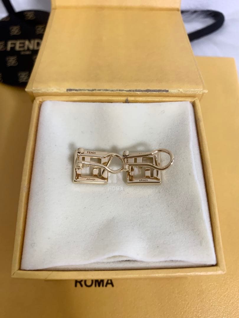 新品！FENDI ピアス