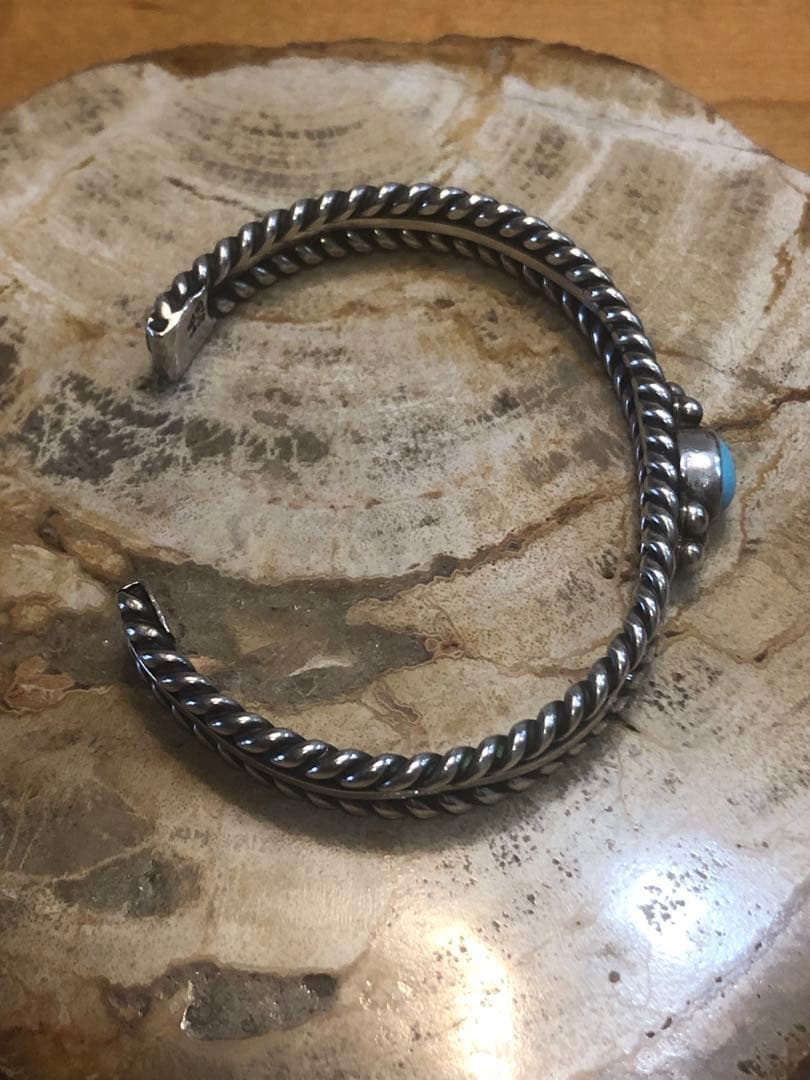 NAVAJO【ナバホ族】作 ハンドメイドワイヤーワークバングル ターコイズ付