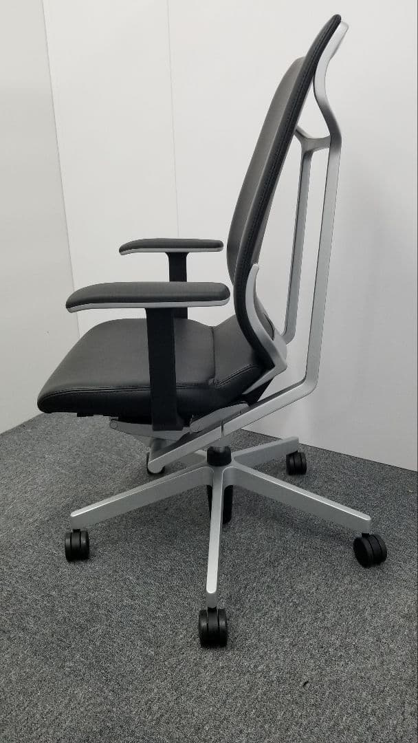 コクヨ AGATA マネジメントチェアー 革張り