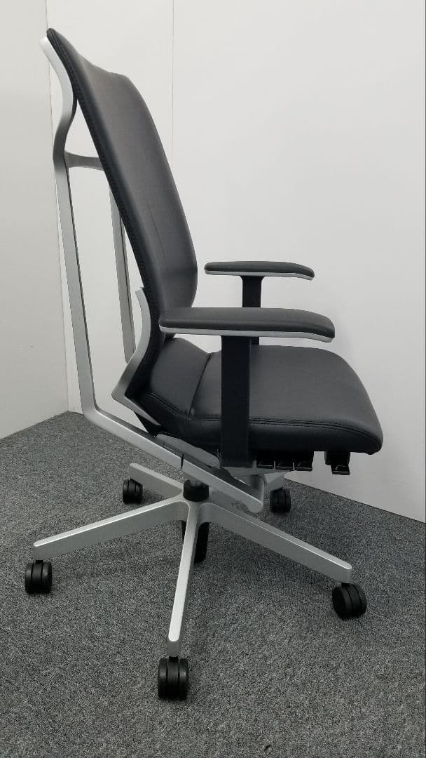 コクヨ AGATA マネジメントチェアー 革張り