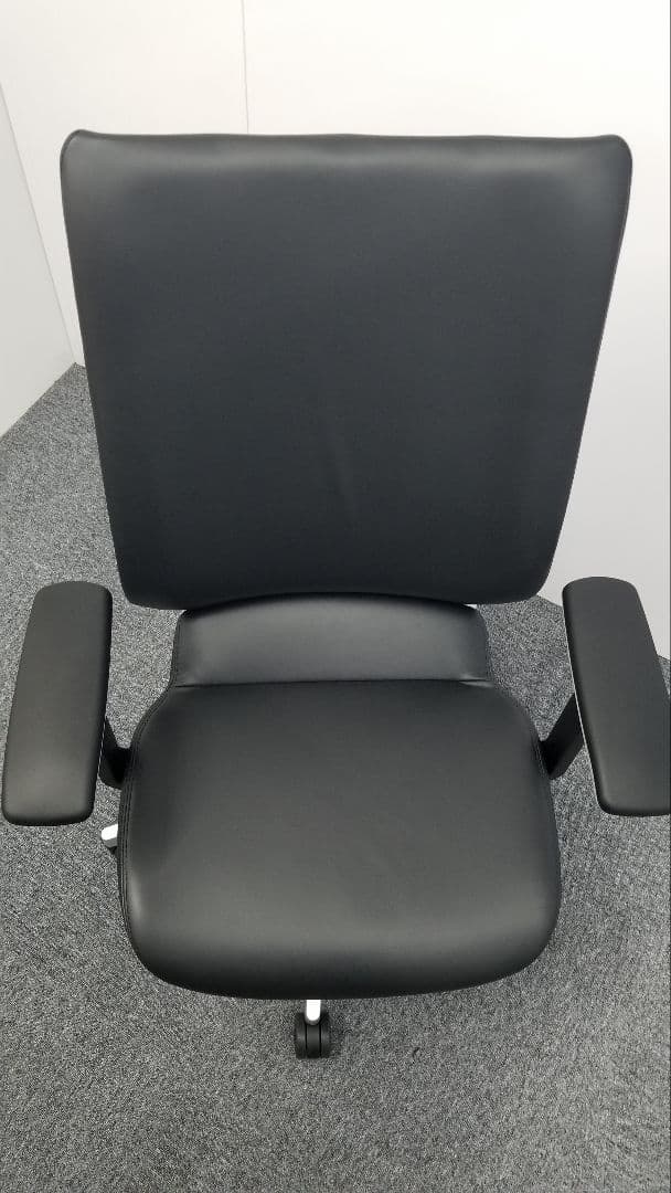 コクヨ AGATA マネジメントチェアー 革張り