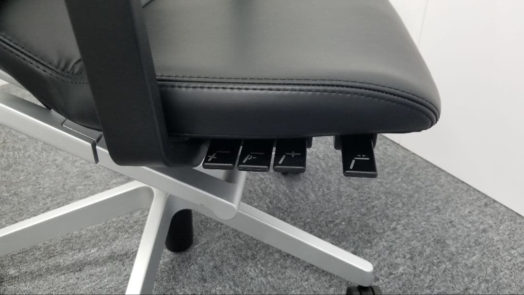 コクヨ AGATA マネジメントチェアー 革張り