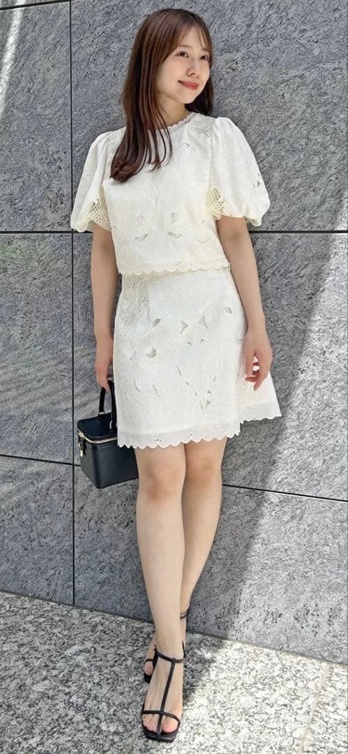 新作新品タグ付き　スナイデル♡エンブロイダリーパフスリーブブラウス