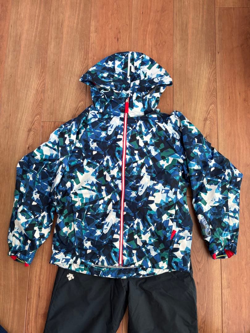 160センチスキーウェア上下　DESCENTE