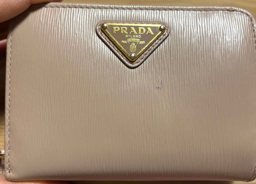 RED  PRADA ピンクベージュ二つ折り財布