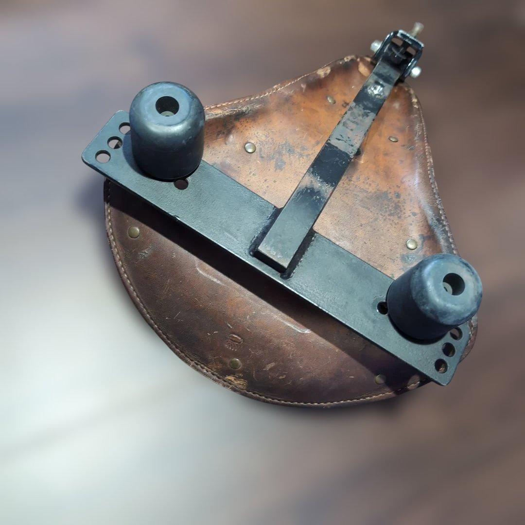 ハーレーダビッドソン　バイクシート レザー ブラウン サドルシート