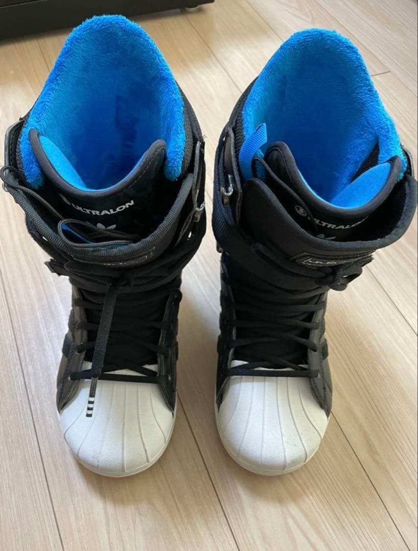 adidas アディダス　スノボ　ブーツ　スーパースター　スノーボードブーツ