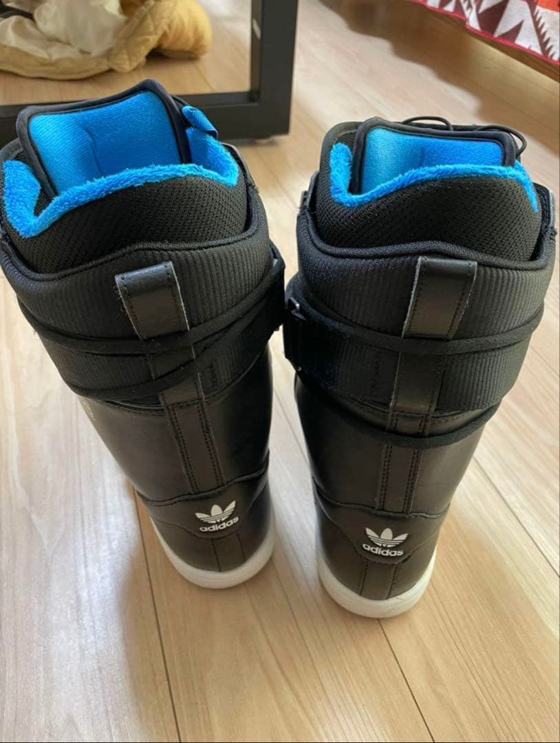 adidas アディダス　スノボ　ブーツ　スーパースター　スノーボードブーツ