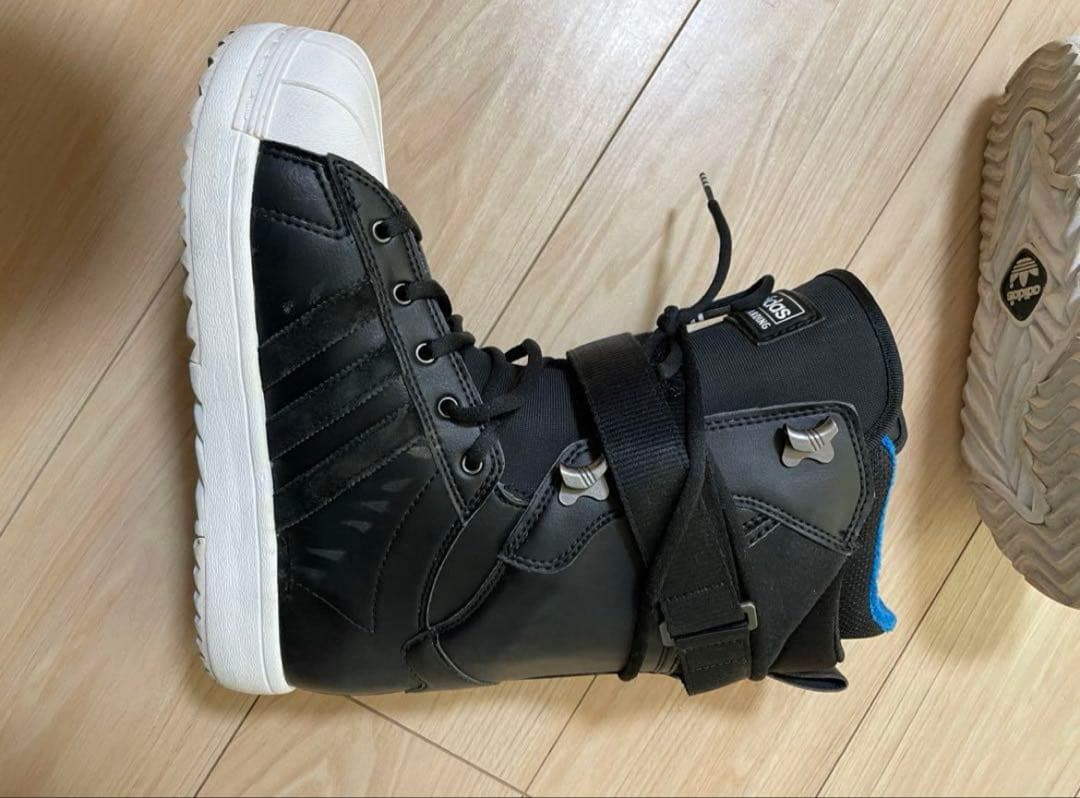 adidas アディダス　スノボ　ブーツ　スーパースター　スノーボードブーツ