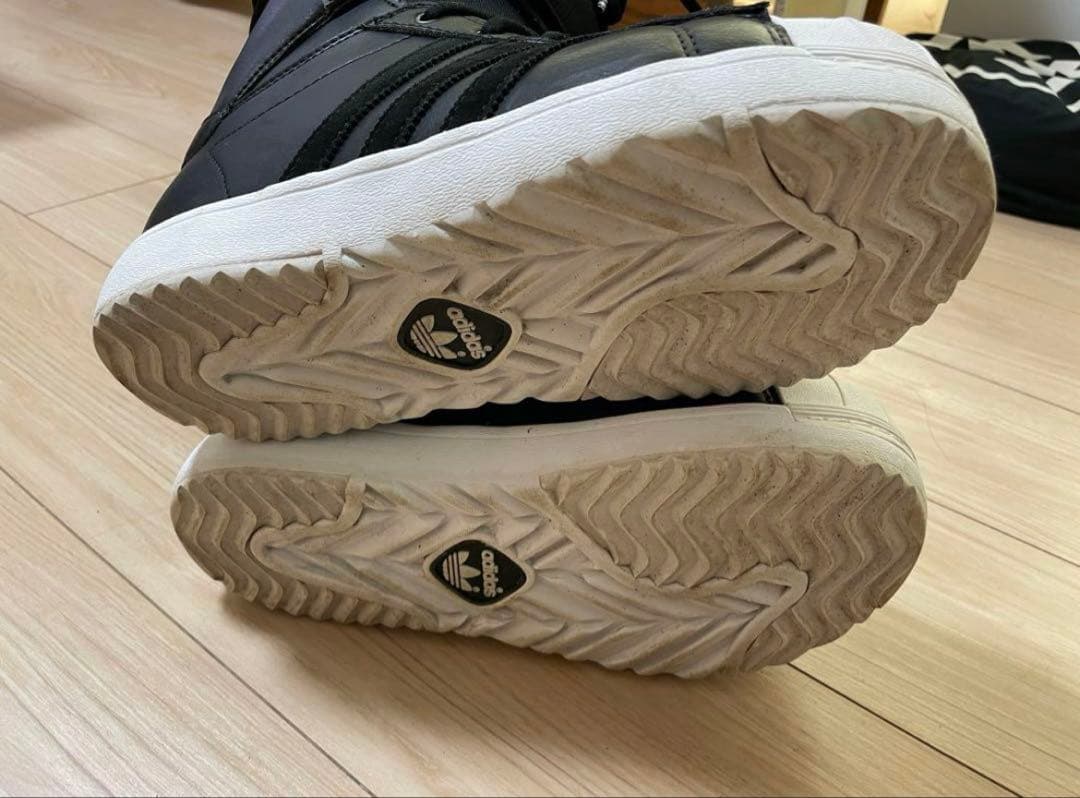 adidas アディダス　スノボ　ブーツ　スーパースター　スノーボードブーツ