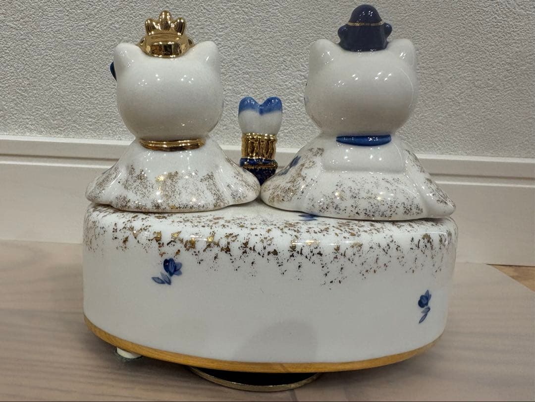 ハローキティ ダニエル　オルゴール　陶器 雛人形