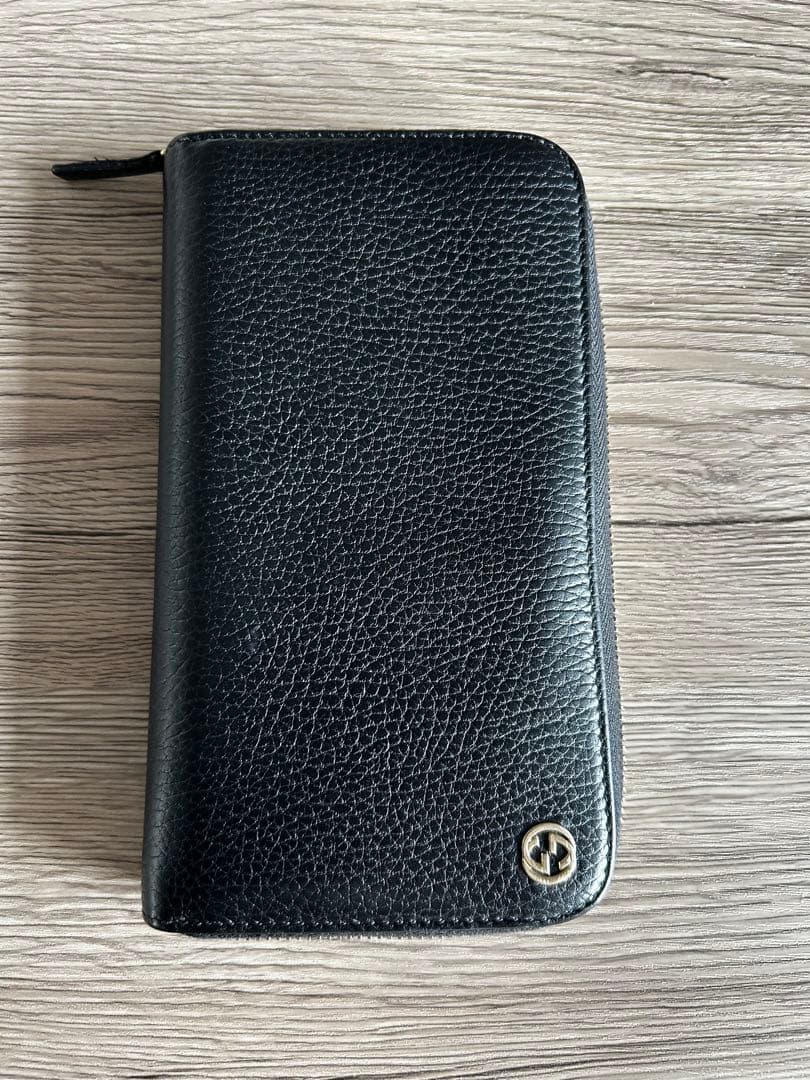 カラマ　【極美品】グッチ インターロッキング 長財布 ラウンドジップ 黒