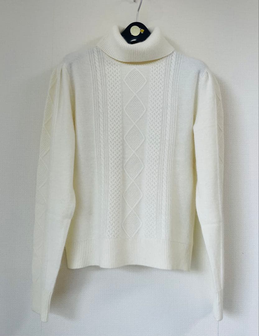 新品タグ付き　タートルセーター ニット　エンリコドマーニ　パフスリーブ　お値引き