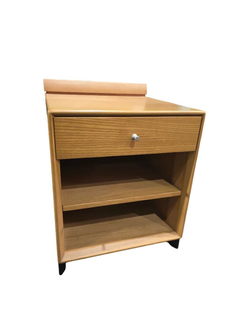 ②カリモク　ナイトテーブル　ベッドサイドテーブル　　引出し　コンセントつき