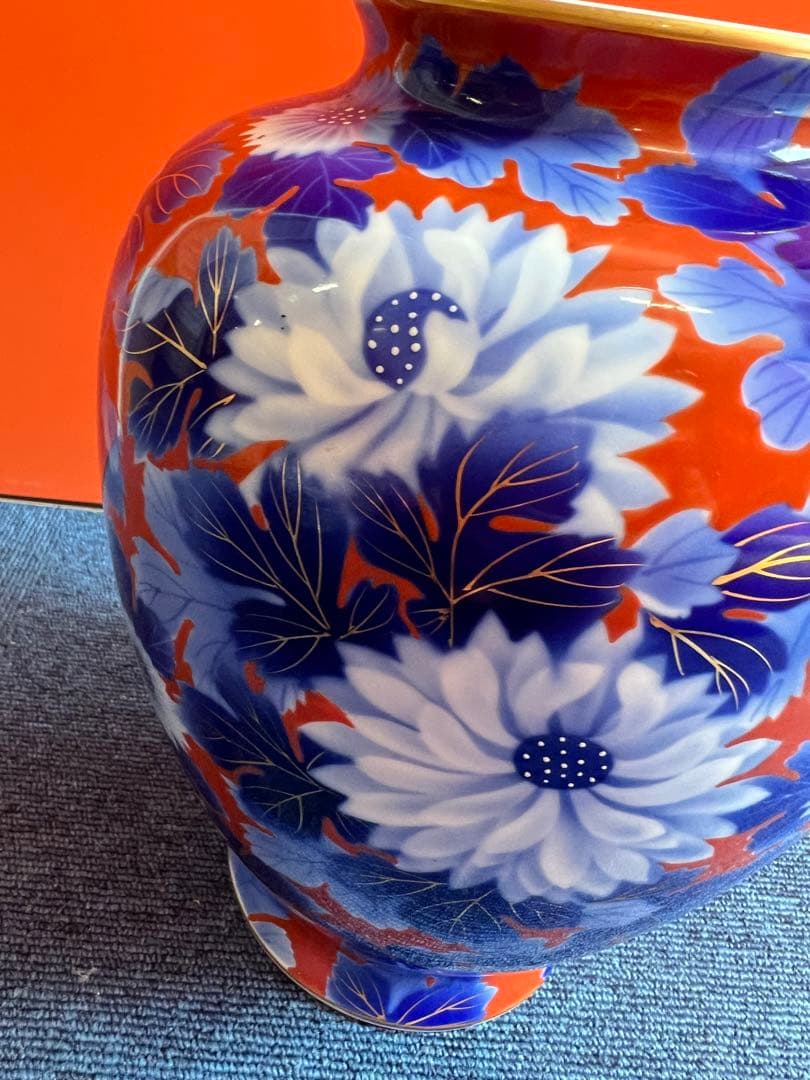 1005 深川製磁　菊　花瓶　金彩