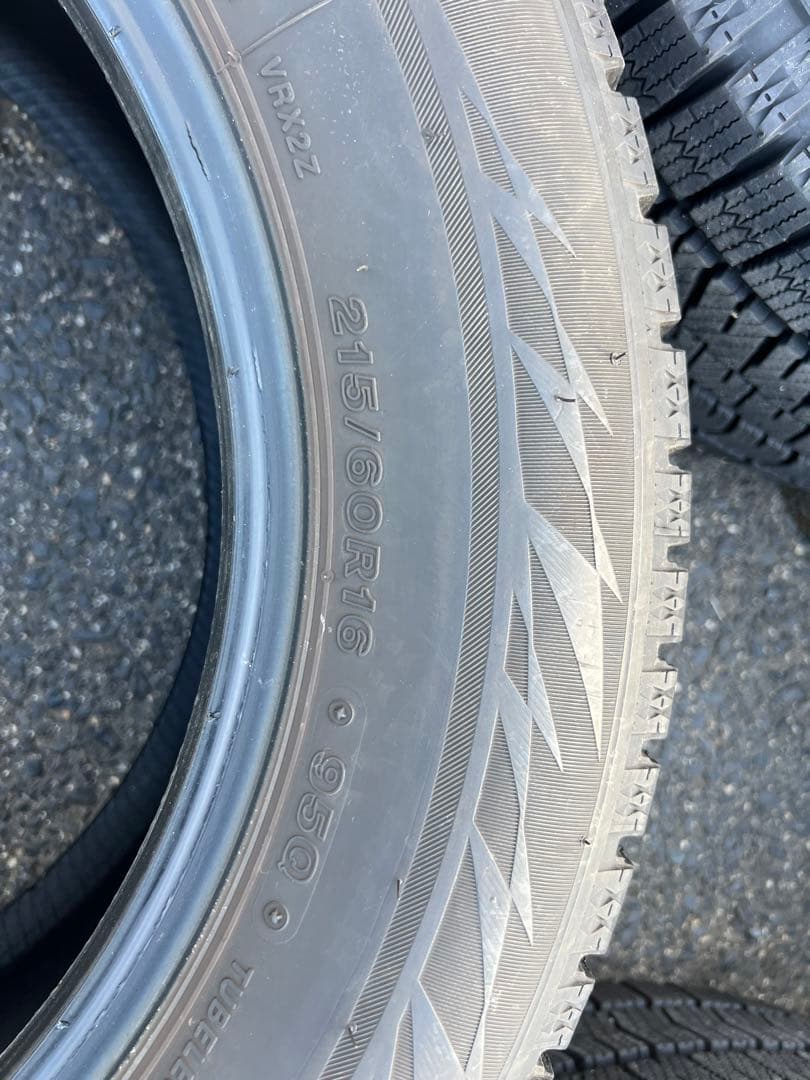 215/60R16 スタッドレス　ブリザックVRX2 2022年製