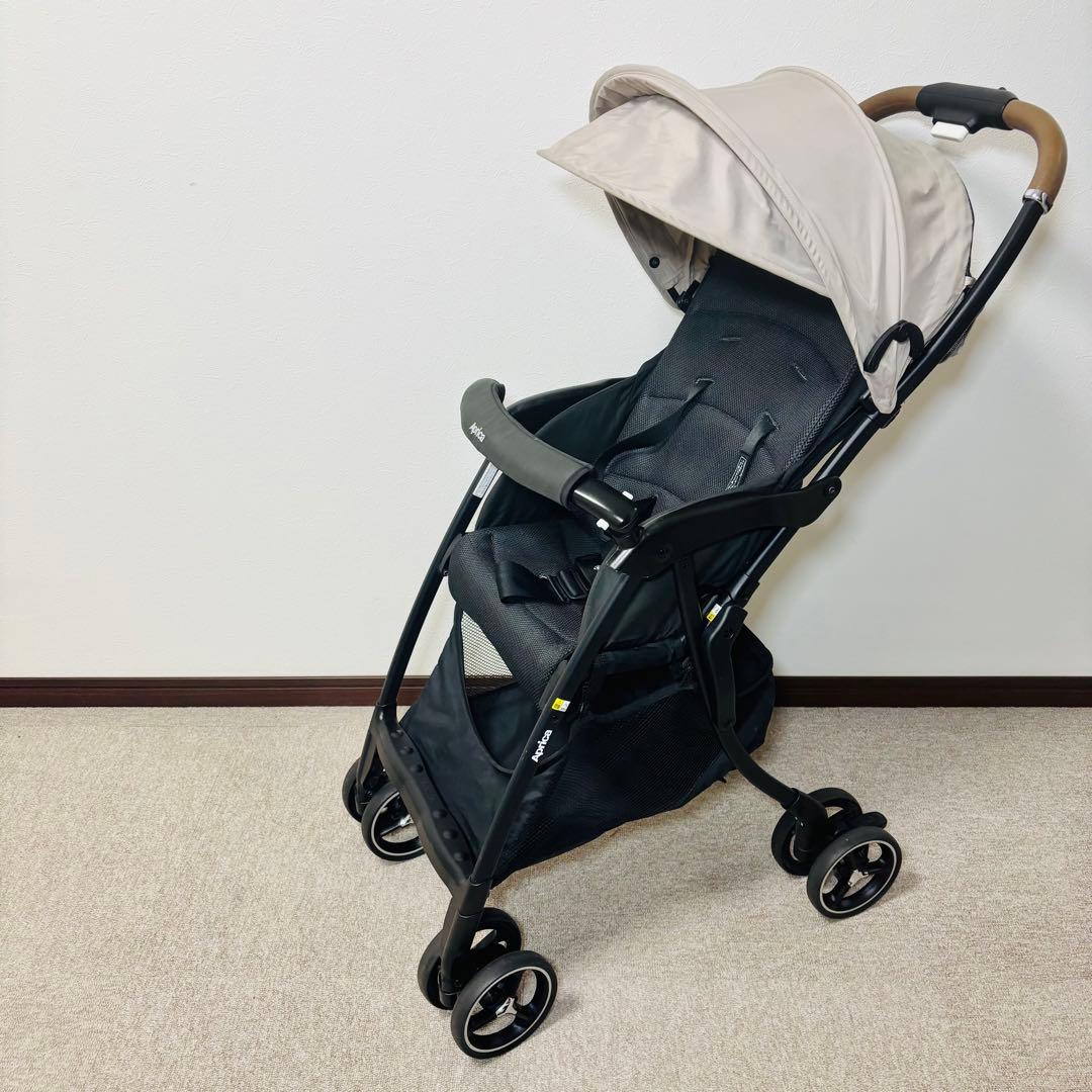 aprica アップリカ　マジカルエアーフリー　B レザー　美品　2183521