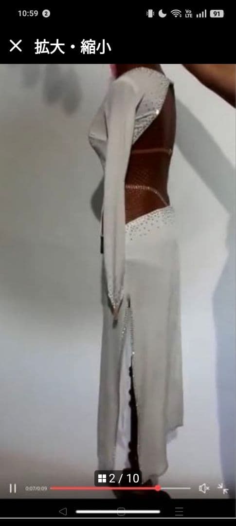 大胆なカットが美しくセクシー　白のルンバドレス　ラテン　社交ダンス　ベリーダンス