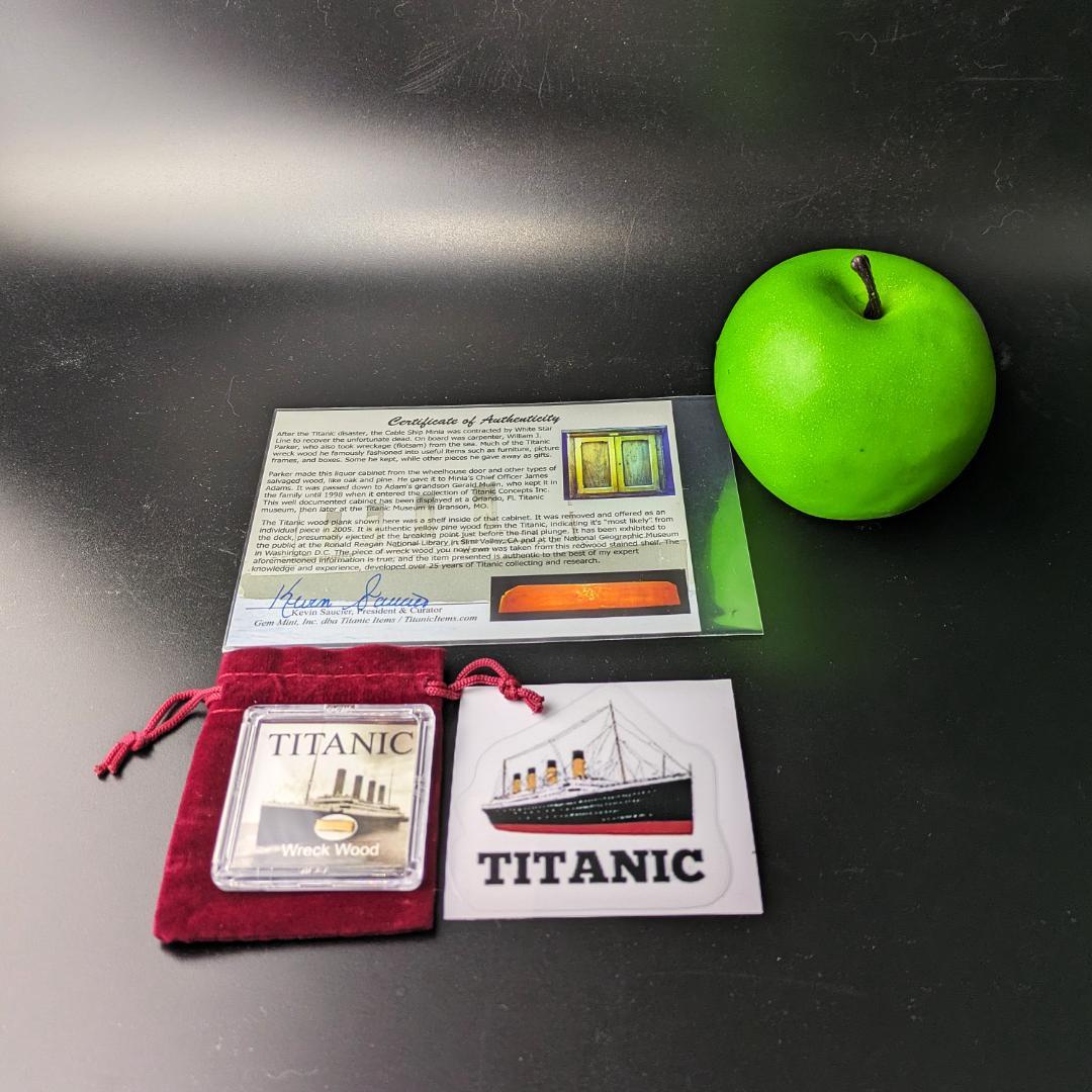 【本物】タイタニック号 甲板の木片 鑑定書付 1912年 遺体収容船回収品 希少