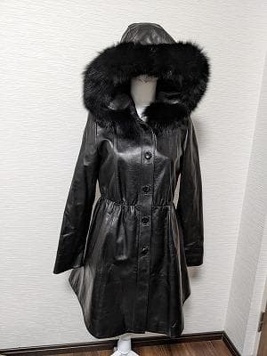 143　新品未使用保管品　タグ付　フォックス　フード　羊革　ラムレザーコート