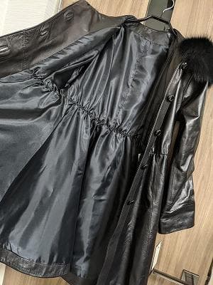 143　新品未使用保管品　タグ付　フォックス　フード　羊革　ラムレザーコート