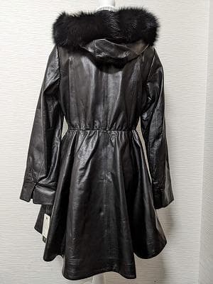 143　新品未使用保管品　タグ付　フォックス　フード　羊革　ラムレザーコート