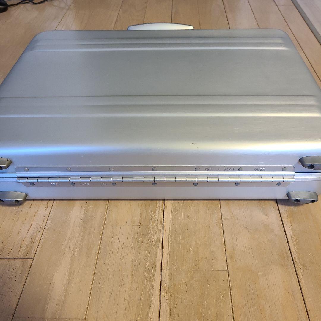 ZERO HALLIBURTON シルバーアタッシュケース