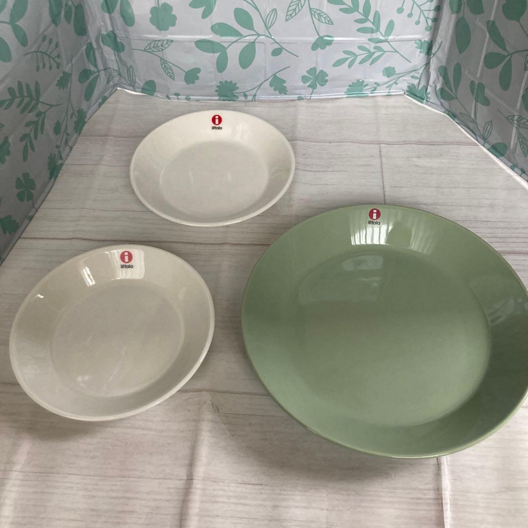 新品未使用　 Teema プレート セラドングリーン　ホワイト