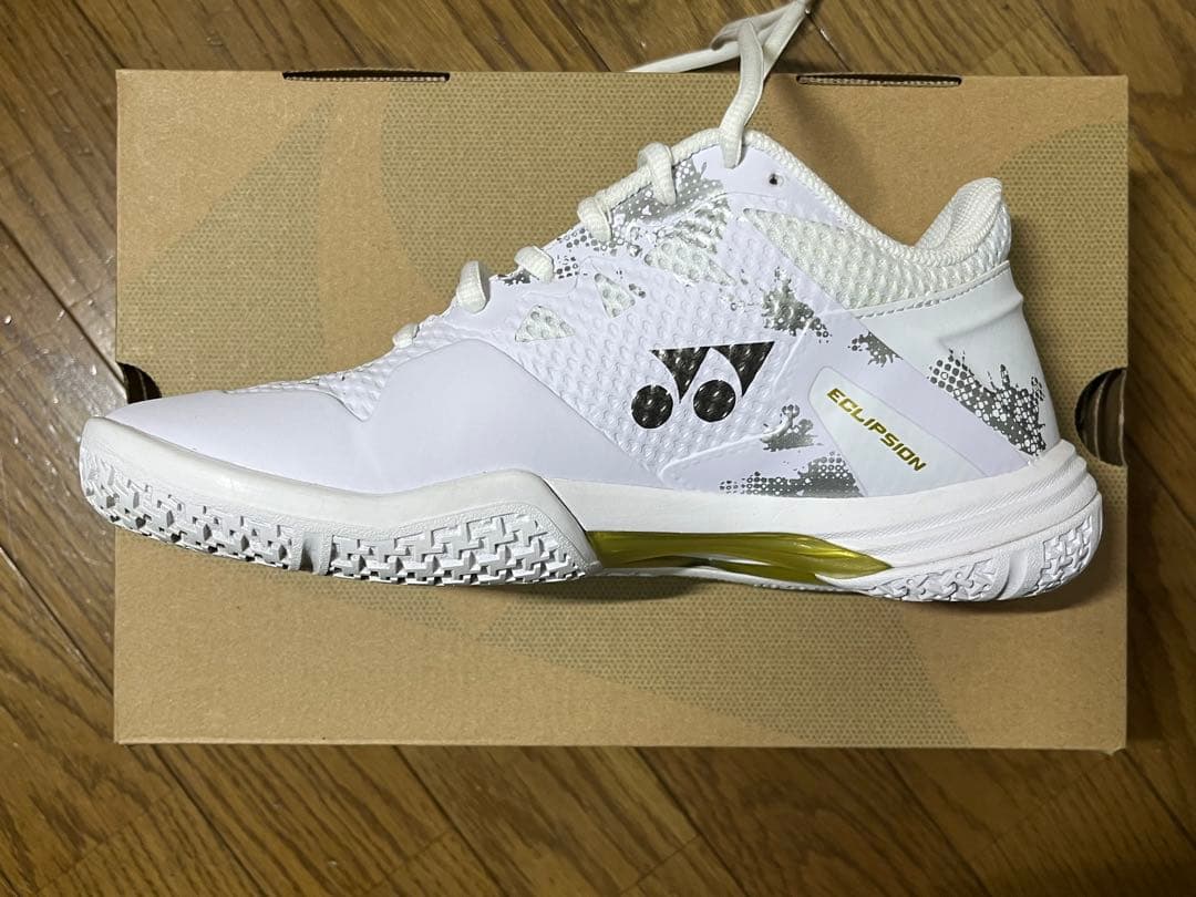 ☆新品同様 ヨネックス バドミントンシューズ SHBELZ3M 23cm☆