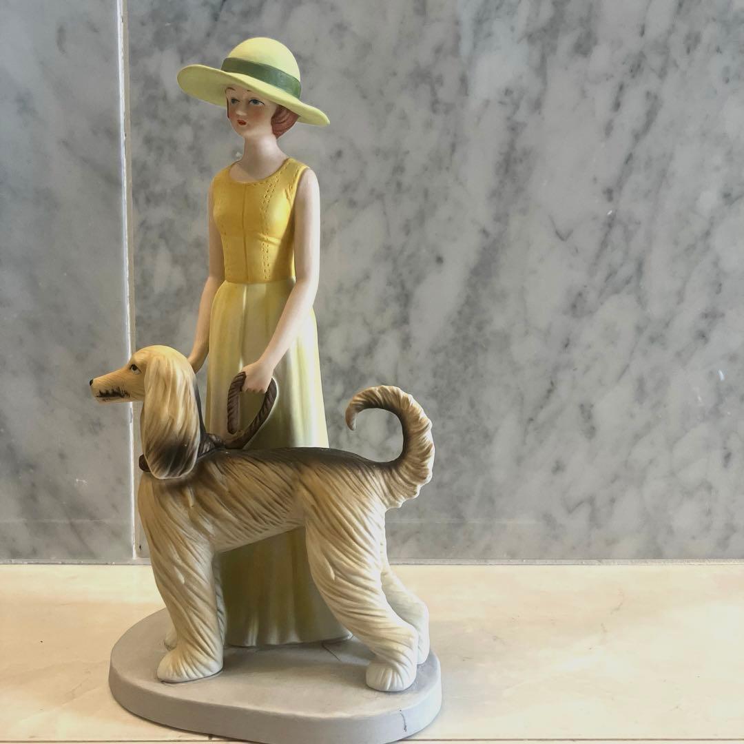 新品アメリカ60-70年代高級大型犬アフガンを携えた貴婦人の陶器オブジェ