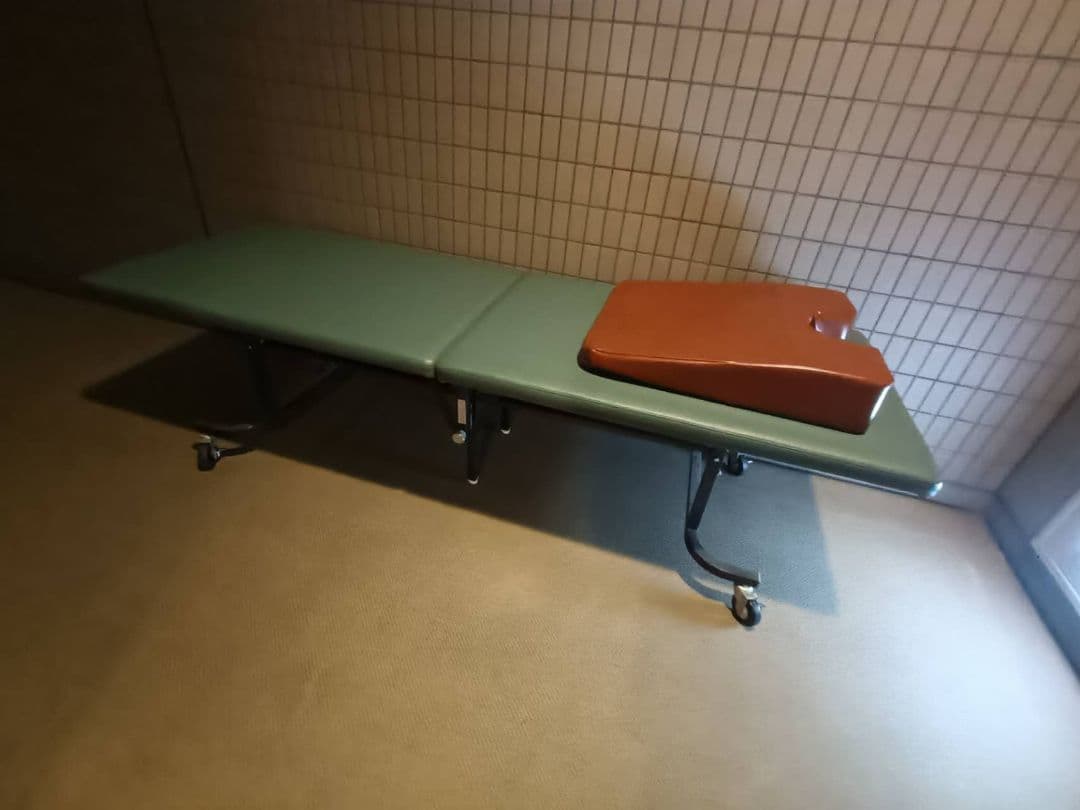 マルゼン 折りたたみベッド 折り畳み式マッサージ台、エステ施術ベッド　整体院