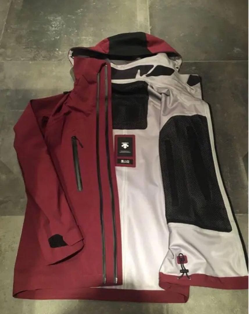 ♦【送料込み】デサント上下セット (クリーニング済み)有名プロスキーヤー御用達！