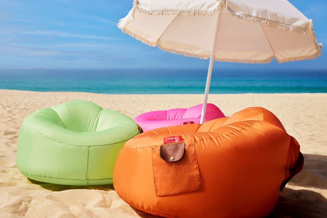 ファットボーイ x ロンシャンのインフレータブルアームチェアGlamping O