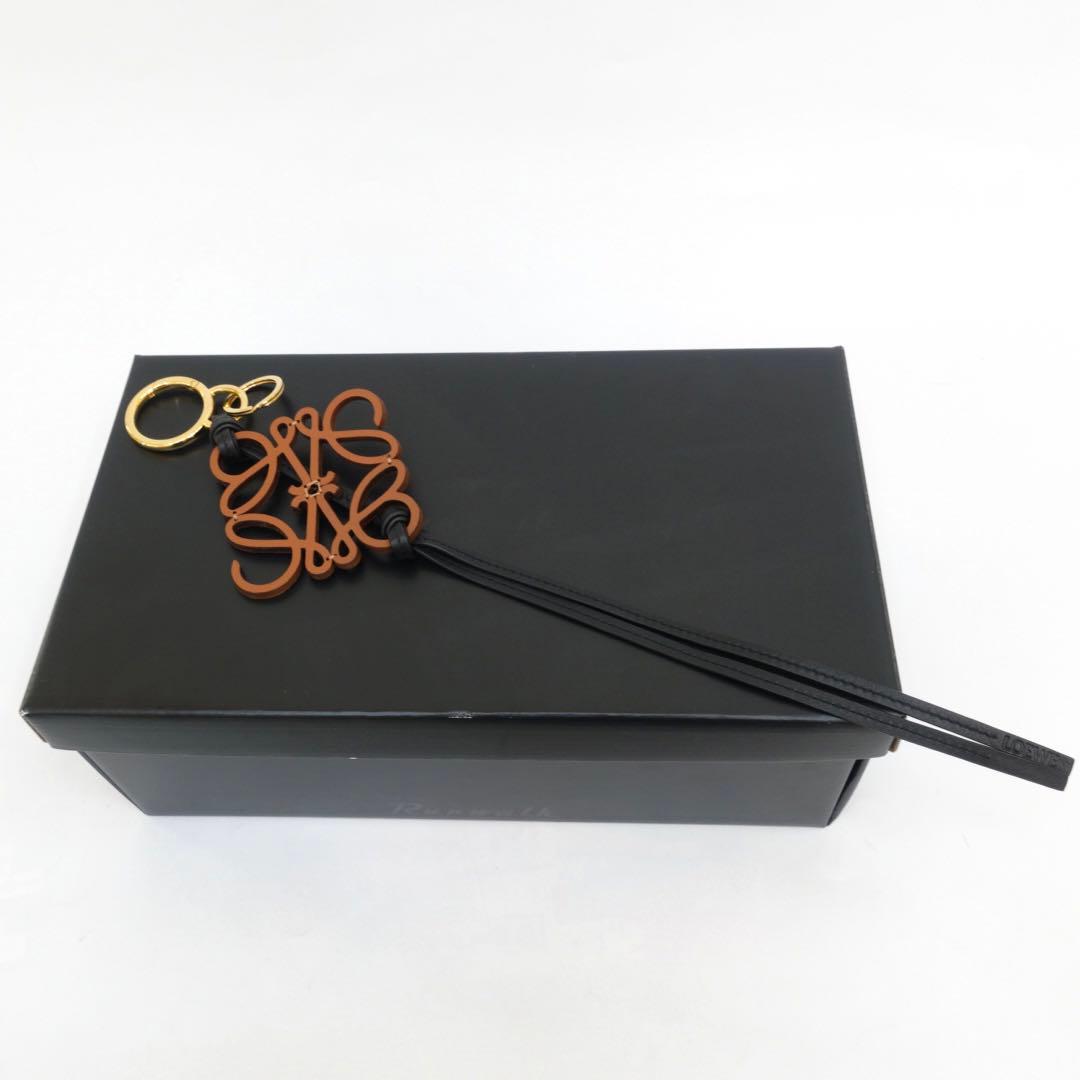 【美品・現行】ロエベ アナグラム チャーム　キーリング　オーバーサイズ