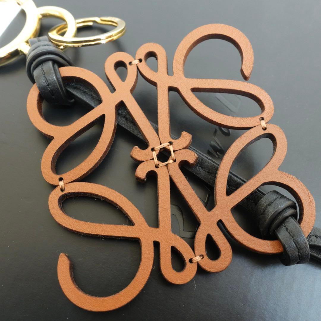 【美品・現行】ロエベ アナグラム チャーム　キーリング　オーバーサイズ