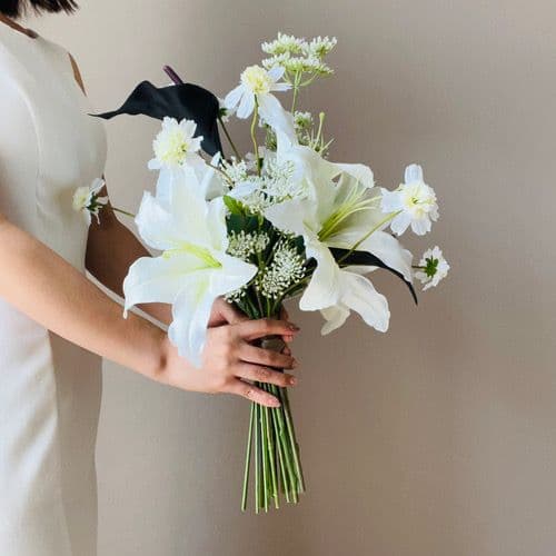 ブーケ│カサブランカと胡蝶蘭の大人の和洋/ウェディングブーケ|造花ブーケ|前撮り