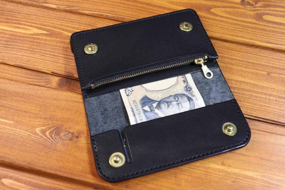 フラワースタッズミドルトラッカーウォレット ハトメ小判カン付き
