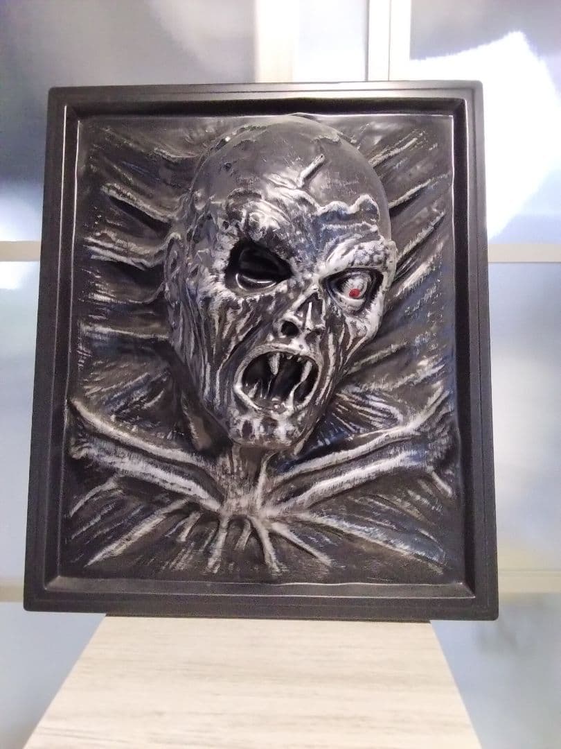 R. マリノ メタフシケ 3D 壁彫刻　ゾンビ